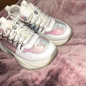 Holographic Louis Vuitton Sneakers size 39/W8